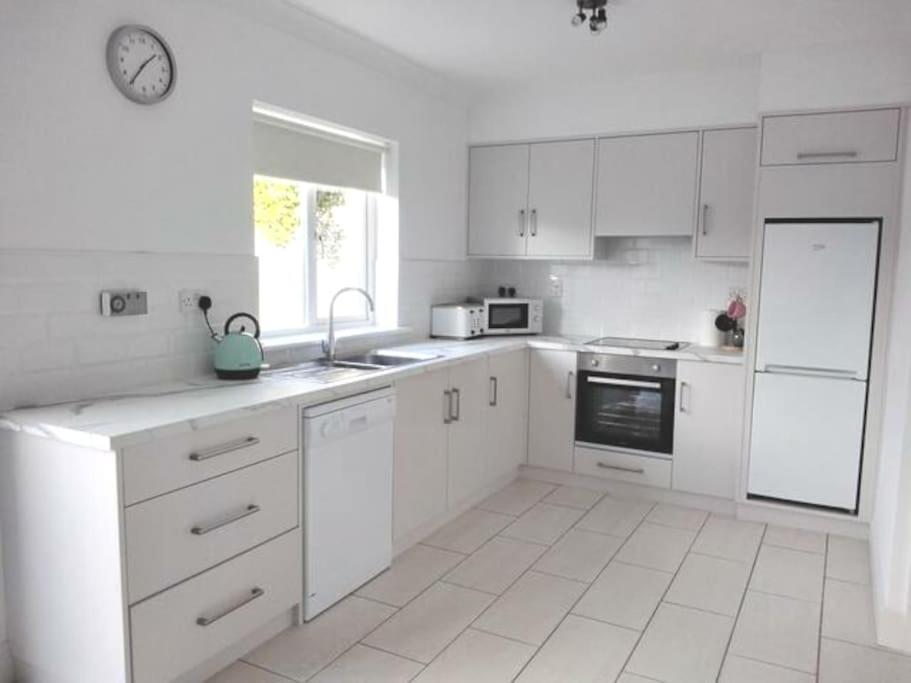 Townhouse Clifden: Located In The Heart Of Connemara Villa Bagian luar foto